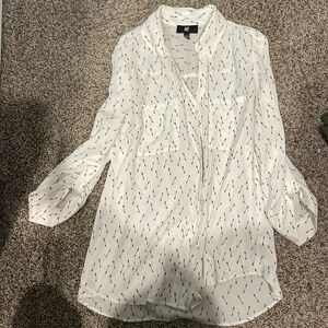 Women’s dress top size larger worn few times in smoke and pet free home